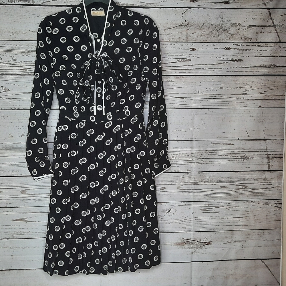 Modcloth black pleated flowers dress - Picture 5 of 9